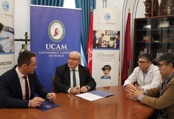 La UCAM reafirma su apuesta por la simulación clínica con unas gafas de entrenamiento en ecografía