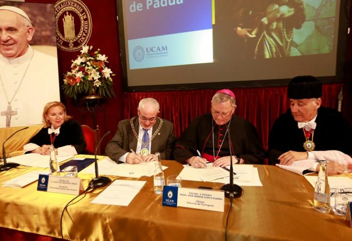 La UCAM crea la primera Orden Universitaria del mundo