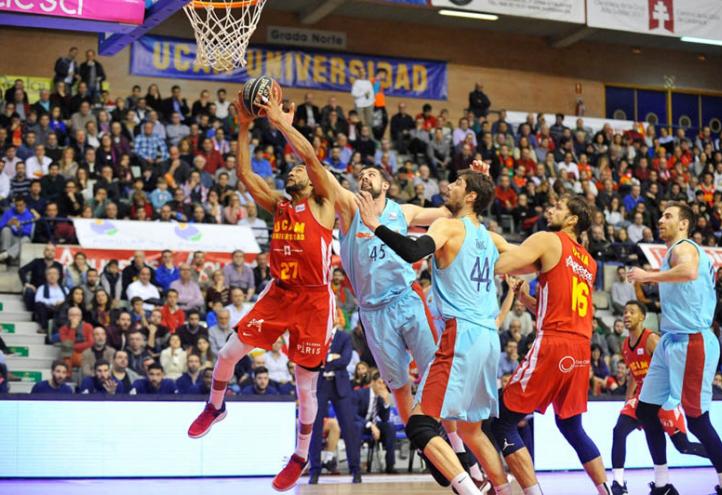 El UCAM Murcia CB roza la victoria ante el FC Barcelona Lassa 