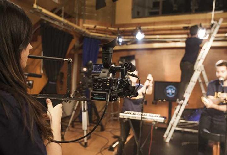 Estudiantes de Comunicación Audiovisual participan en el rodaje de ‘Venganza 3’, con Liam Neeson