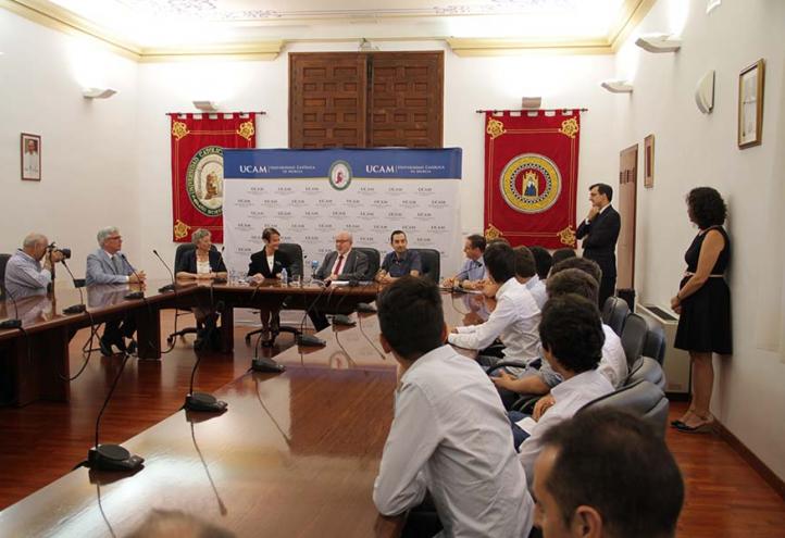 Estudiantes italianos en etapa escolar realizan prácticas en la UCAM este verano