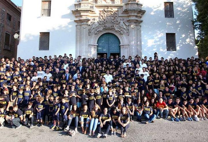 Los deportistas de la UCAM rinden visita a la Virgen de la Fuensanta
