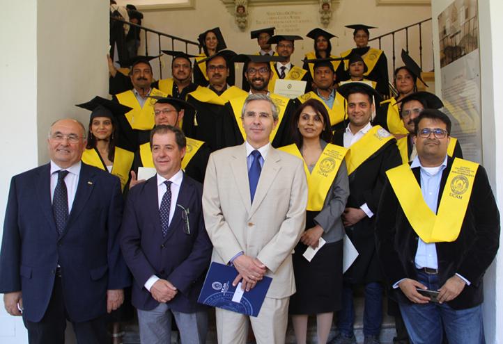 Una veintena de médicos de India se especializan en la UCAM