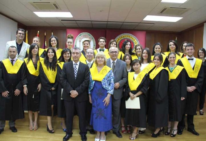  La II promoción de estudiantes del Máster en Geriatría y Gerontología de la UCAM recibe sus diplomas
