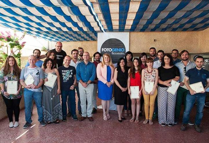 La II Promoción del postgrado en fotografía de la UCAM recibe sus diplomas 