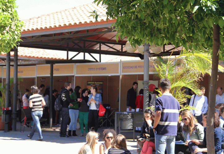 Empresas y universitarios se encuentran en la UCAM