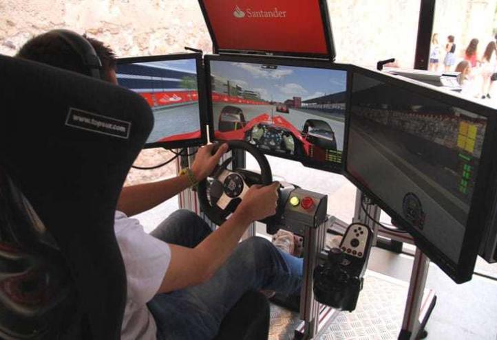 El Campus de la UCAM acoge un simulador de Fórmula 1