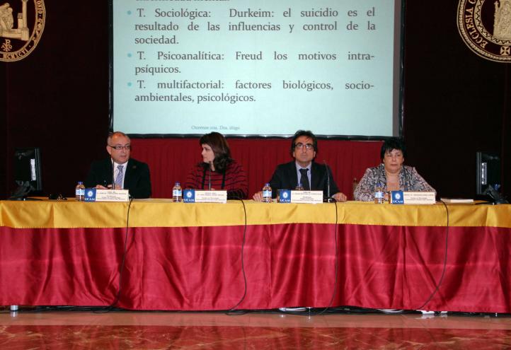 Psicólogos y juristas debaten sobre las causas del suicidio