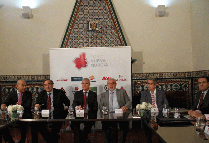 El presidente de la UCAM acompaña a Juan Rosell en el Foro Nueva Murcia