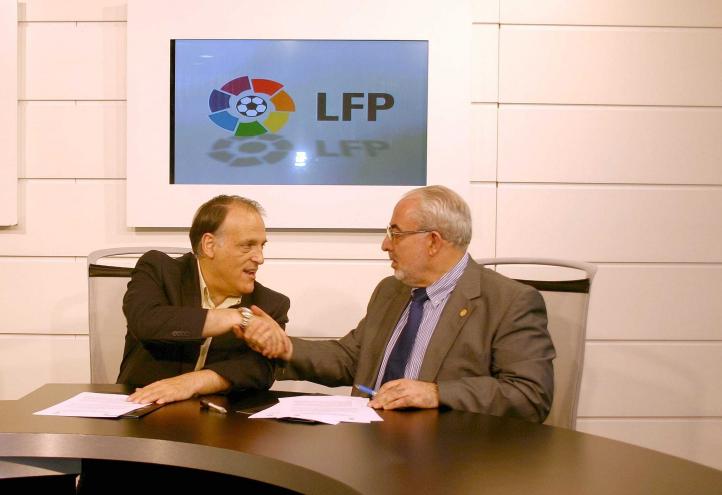 La UCAM firma un convenio con la Liga de Fútbol Profesional