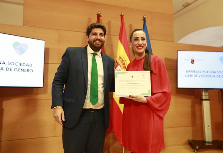 Reconocimiento a la UCAM por adherirse a la iniciativa por una Sociedad libre de Violencia de Género