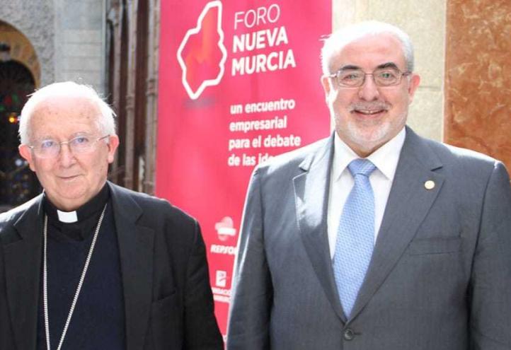 José Luis Mendoza acompaña al cardenal Antonio Cañizares en el Foro Nueva Murcia