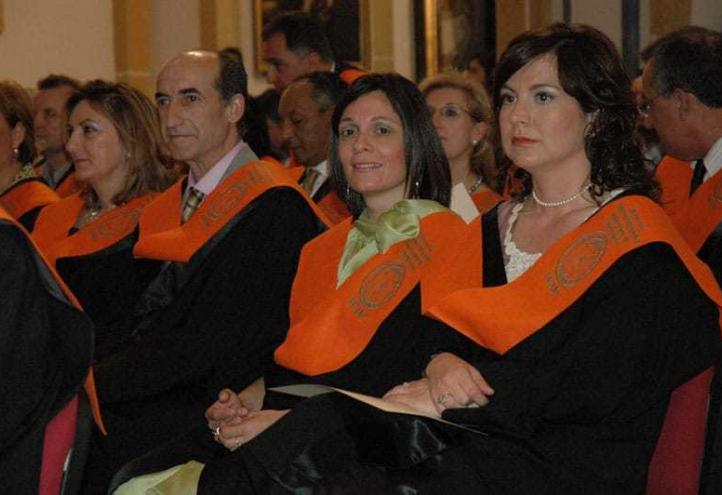La I promoción de alumnos de ADE de la UCAM se gradúa