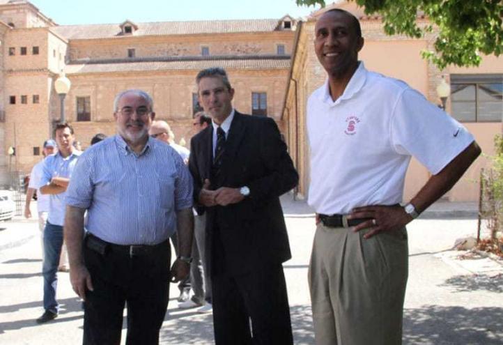 La UCAM acoge al equipo de baloncesto masculino de la Universidad de Stanford