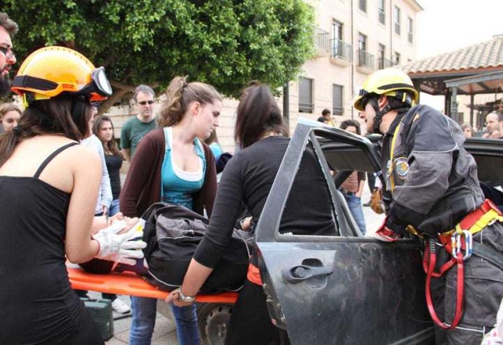 La UCAM enseña a sus estudiantes a actuar ante un accidente