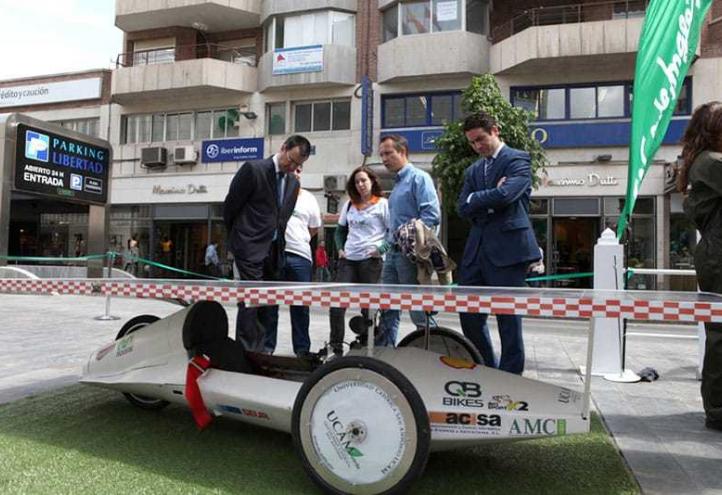 La UCAM exhibe su prototipo de coche solar