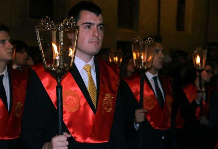La UCAM procesionó con el Cristo de la Salud