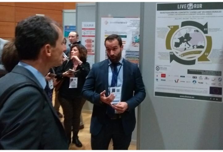 Pedro Duque conoce el proyecto europeo de investigación de la UCAM, LIVERUR