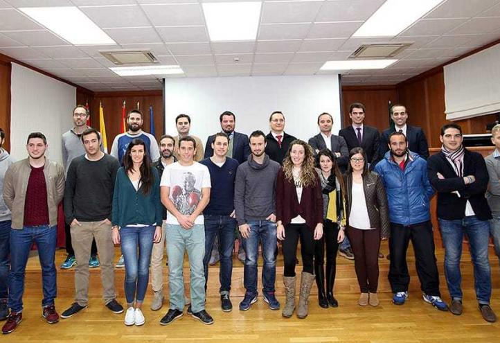 Pedro Reverte y Escalona, entre los alumnos del Máster de Dirección y Gestión de Entidades Deportivas