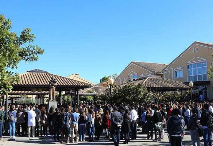Minuto de silencio y una oración en la UCAM por las víctimas de los atentados terroristas 