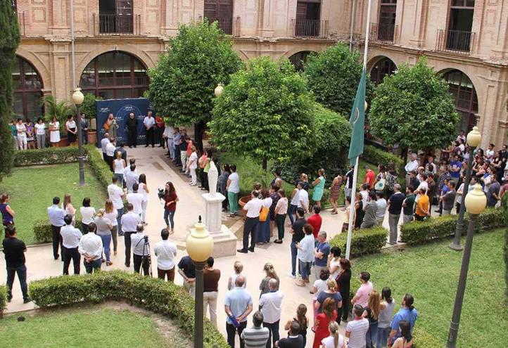 Un minuto de silencio y una oración en la UCAM por las víctimas de Niza