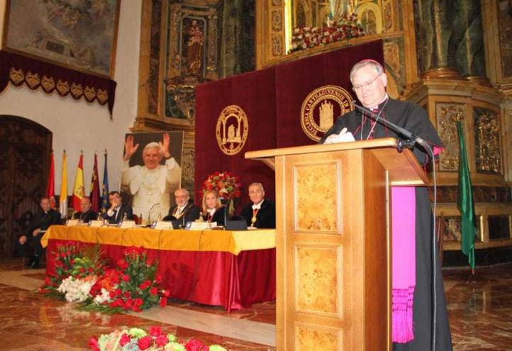 Monseñor Lorca Planes. “La UCAM nació para evangelizar el mundo de la cultura”