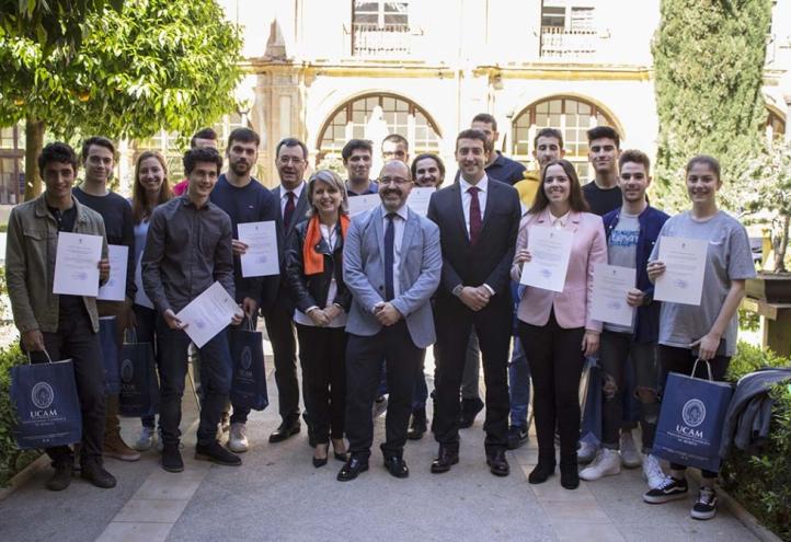 La UCAM premia la excelencia científica de diecinueve estudiantes murcianos