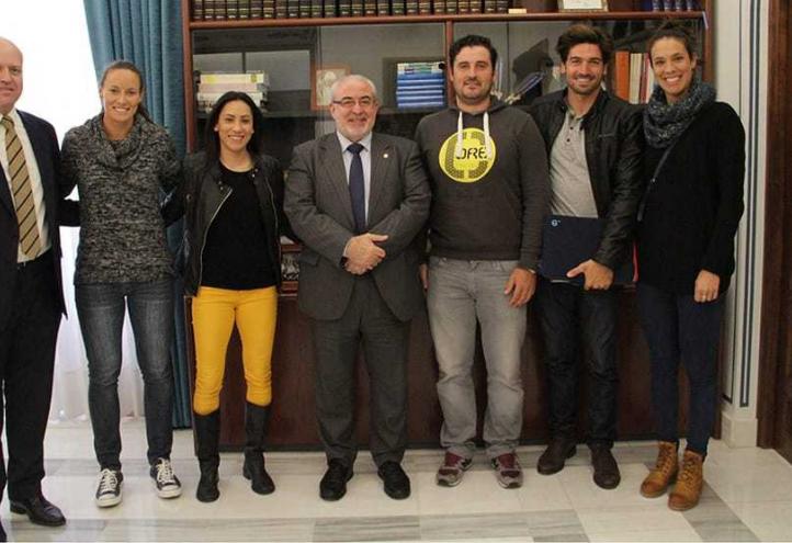 José Luis Mendoza recibe a varios de los deportistas olímpicos de la UCAM