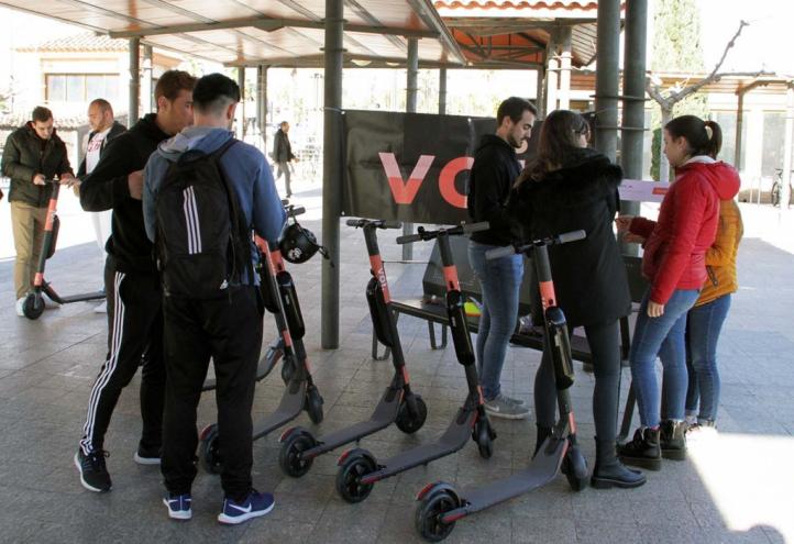 La UCAM, pionera en ofrecer un sistema de movilidad sostenible a través de los patinetes eléctricos VOI