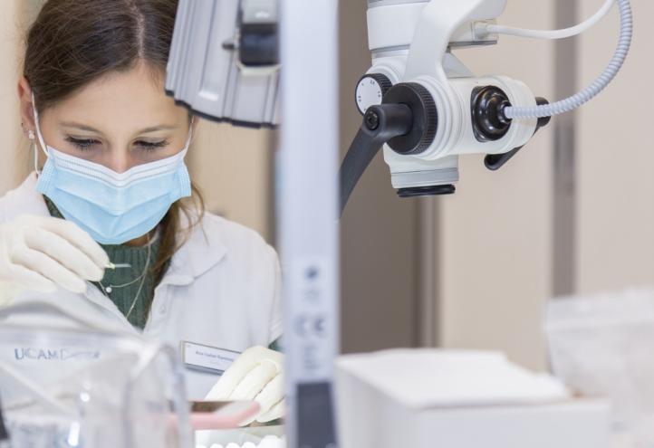 La UCAM abre una convocatoria interna para financiar investigaciones sobre el COVID19