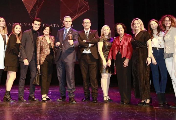 Micrófono de Plata a la Facultad de Comunicación