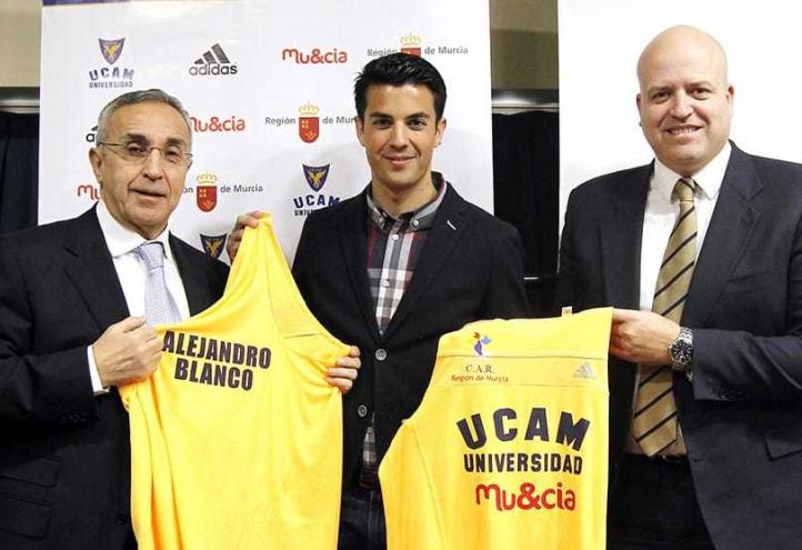 Miguel Ángel López presenta en el COE su nuevo club, el UCAM Murcia