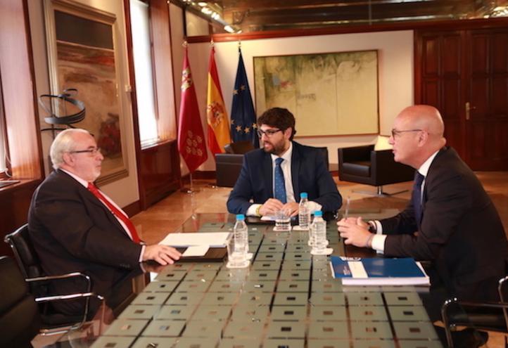 José Luis Mendoza se reúne con el Presidente de la CARM, Fernando López Miras, quien anuncia un plan de empleo para egresados