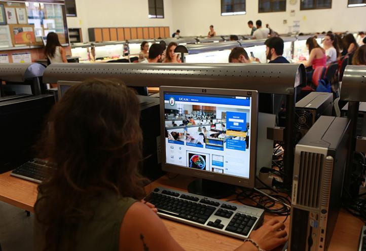 La Biblioteca de la UCAM pone a los investigadores a un click del universo científico