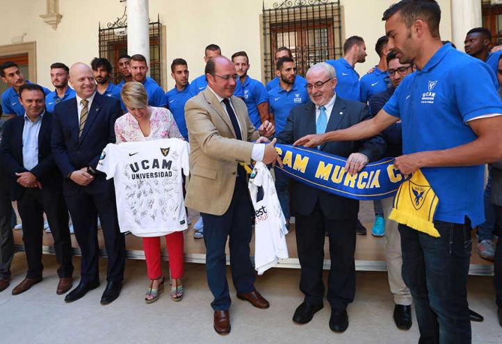 Recepción en San Esteban al UCAM Murcia CF por su ascenso a Segunda