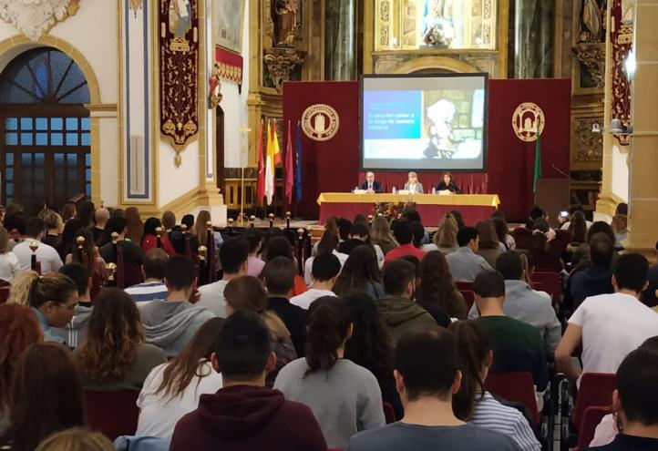 “La enfermería se ha construido a partir de dos grandes itinerarios: el de la conciencia y el de la ciencia”