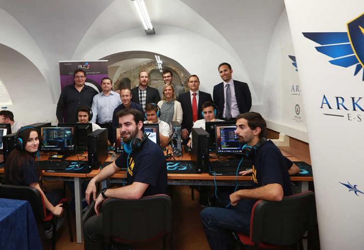 La UCAM presenta su equipo de ‘eSports’: Arkangels
