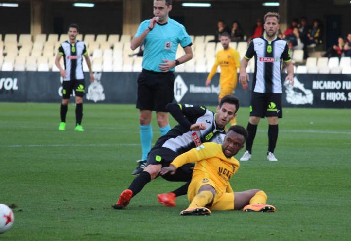 La reacción del UCAM Murcia CF llegó tarde (3-2)