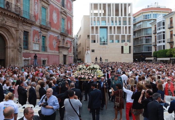 La Virgen Peregrina de Fátima congrega a miles de fieles en la Plaza de la Catedral