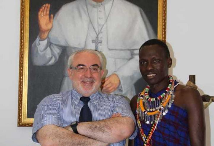 El jefe de la tribu de los Masai Mara visita el Campus