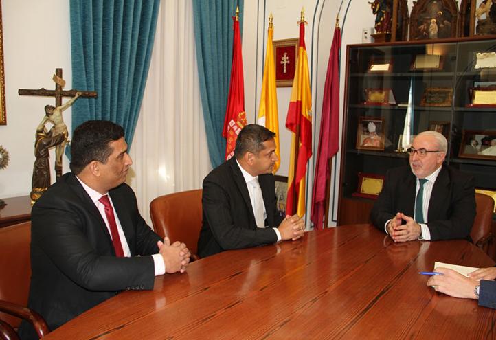 La UCAM recibe la visita de uno de sus principales partners en Emiratos Árabes