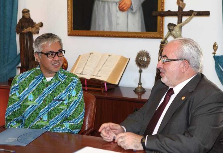 La UCAM estrecha lazos con universidades de Indonesia y Rusia