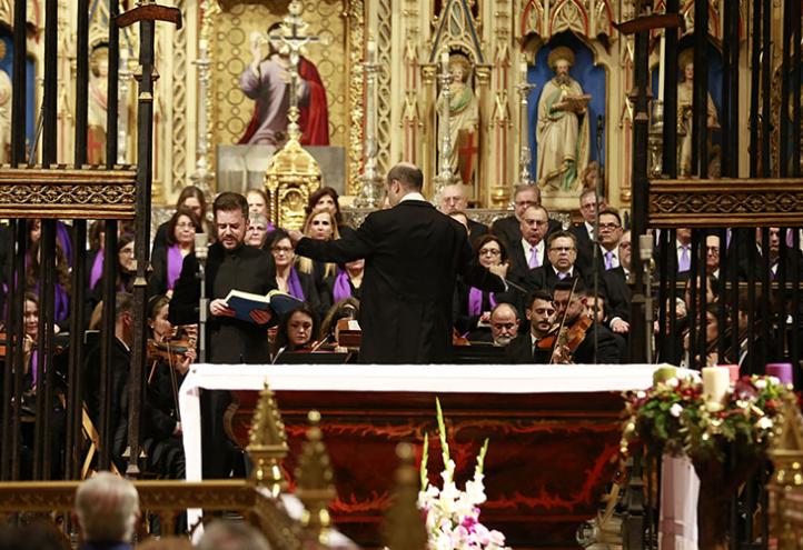 La Sinfónica de la UCAM y la Coral Discantus estrenan la Navidad en la Catedral de Murcia