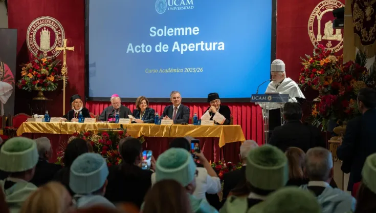 El Padre Mario Pezzi durante su lección de investidura como Doctor Honoris Causa por la UCAM