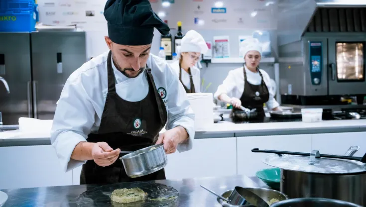 Estudiantes del Grado en Gastronomía de la UCAM en la GastroLab.