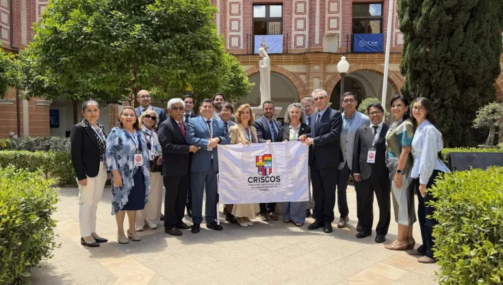 Delegados de CRISCOS junto a representantes de la UCAM