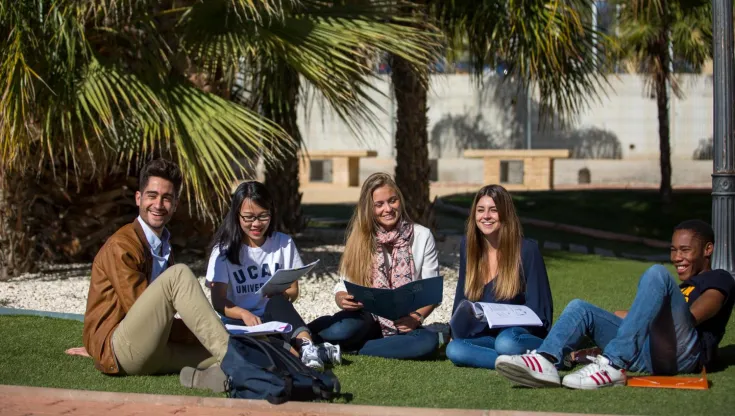 Estudiantes en el Campus de Murcia de la UCAM