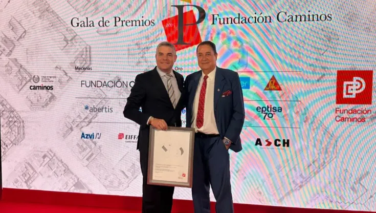 Jesús López Brea, estudiante del Máster Universitario en Ingeniería de Caminos, Canales y Puertos de la UCAM con Pedro de los Santo Jiménez, decano del Grado en Ingeniería Civil