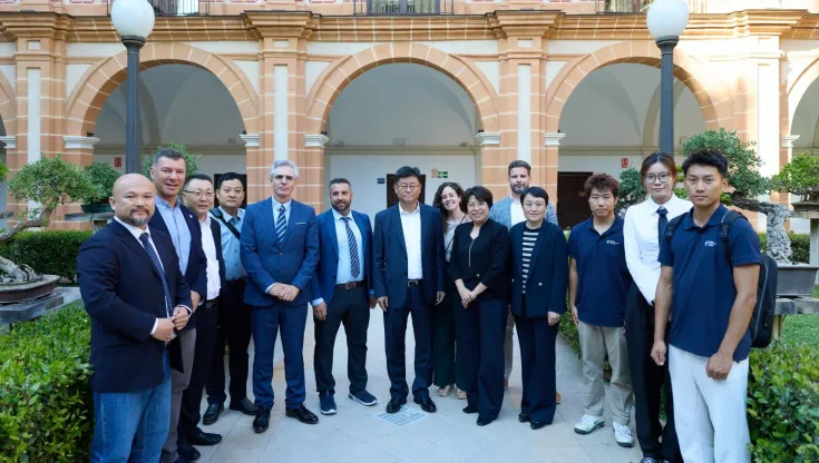 Foto de familia tras la reunión con la delegación china.