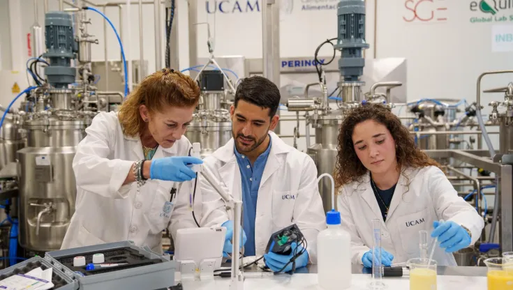 El Campus de Murcia dispone de unas completas instalaciones, incluyendo una Planta Piloto de Procesado de Alimentos o su GastroLab.